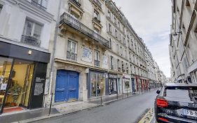 Spacious Bright Split Level Flat In The Fashionable Marais